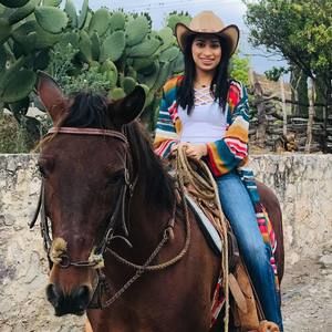 Meet your Posher, Elvia